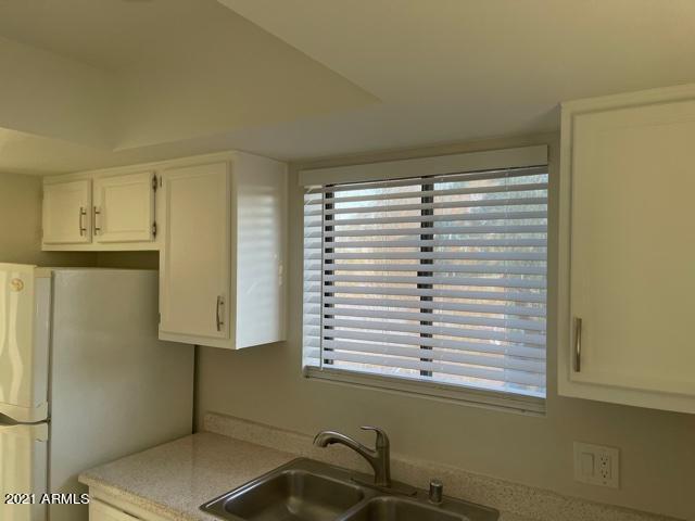 Building Photo - 850 S River Dr