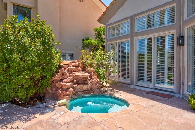 Building Photo - 8848 Rainbow Ridge Dr