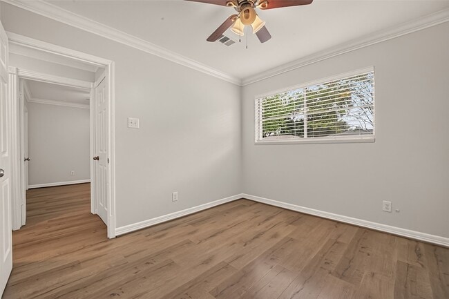 Building Photo - 1215 Mosher Ln