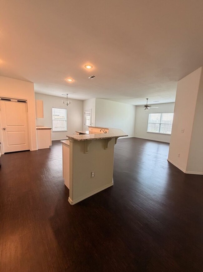 Building Photo - Beautiful 3BR/2BA House in Centerton with 2-Car Garage