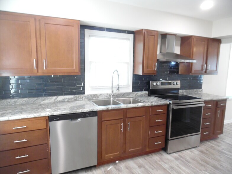 Building Photo - 1573 Biscayne Dr