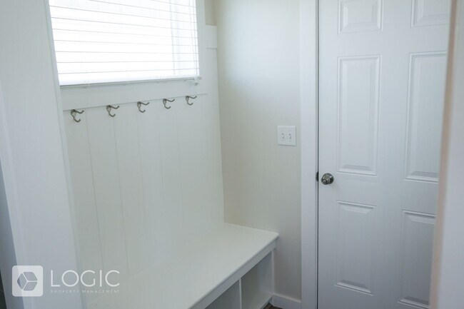 Building Photo - 15180 Gunpowder Ct