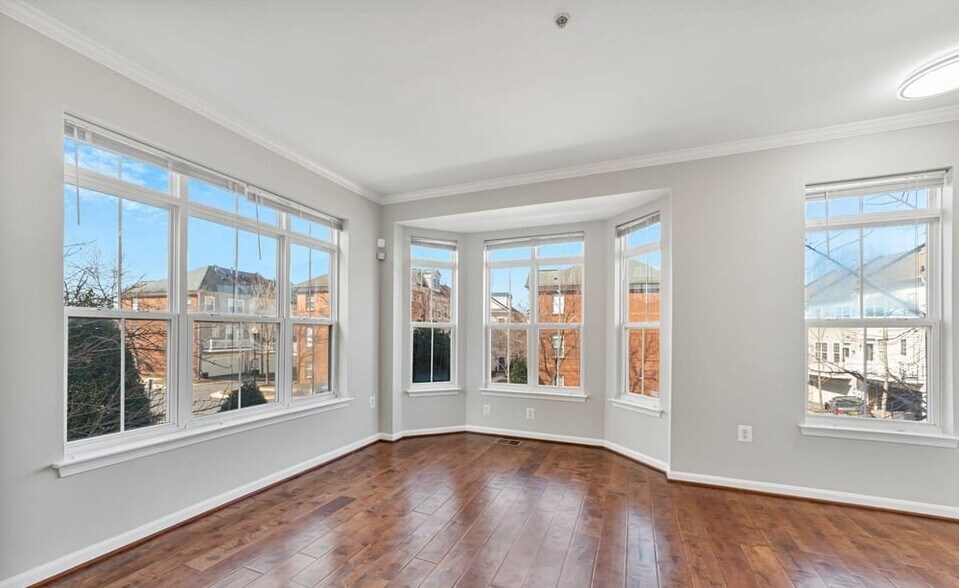 Building Photo - 5529 Lanier Ave