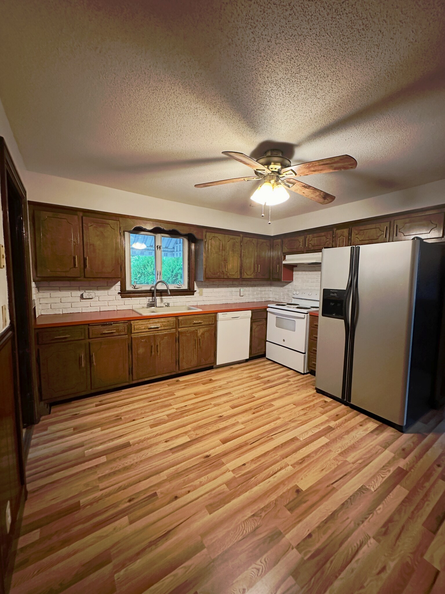 Kitchen - 171 Leonard Ave