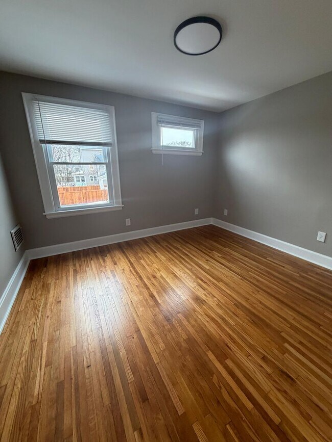 Building Photo - 928 S 18th St