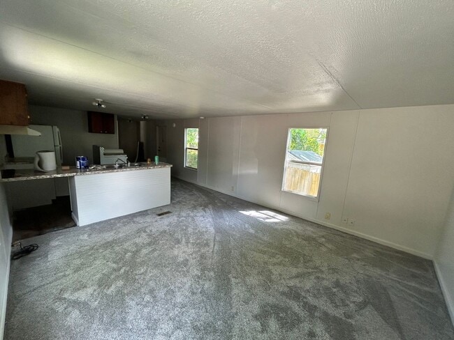 Building Photo - Three bedroom trailer