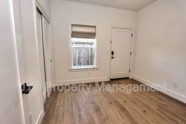 Building Photo - 809 Figueroa St