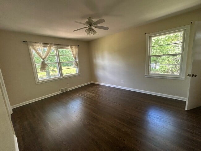 Building Photo - 87 Davis St