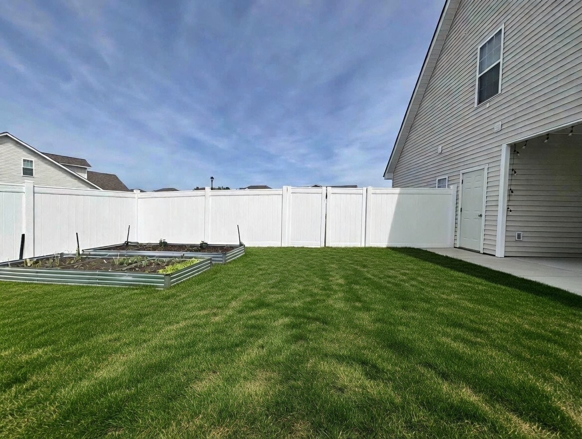 Building Photo - 2300 Chavis Dr