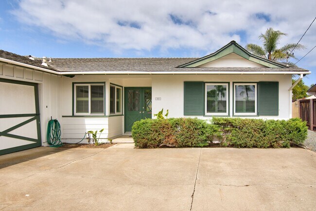 Building Photo - Spacious 4-bedroom, 2-bathroom home in coveted University City