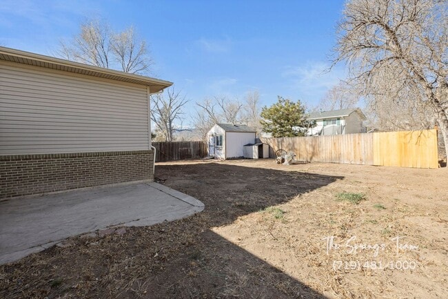 Building Photo - CHARMING 5BD/3BA NEAR FT CARSON - Deposit Waiver Available