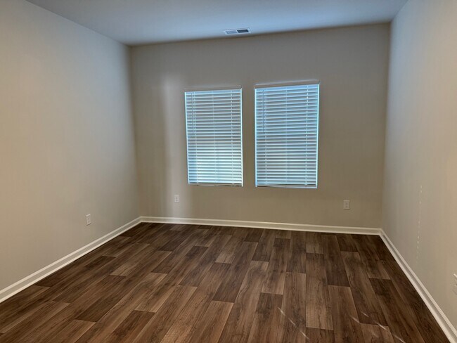 Building Photo - 1033 Arborwood Ln SW