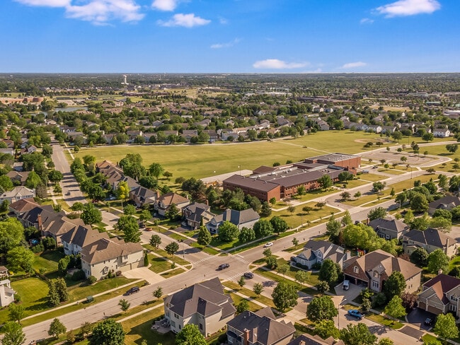 Building Photo - 2504 Skylane Dr