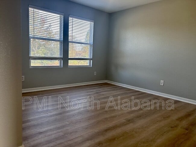 Building Photo - 379 Jasmine Dr