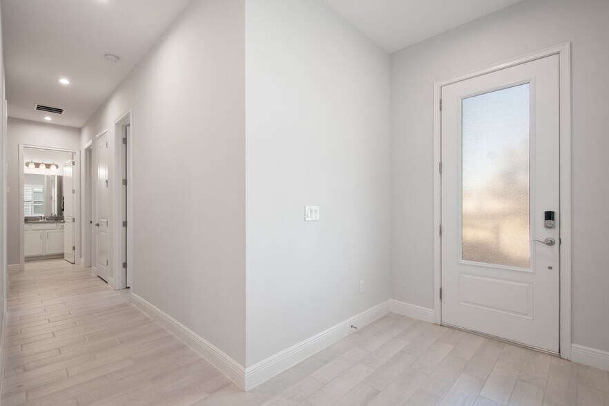 Building Photo - 6670 Bridgman St