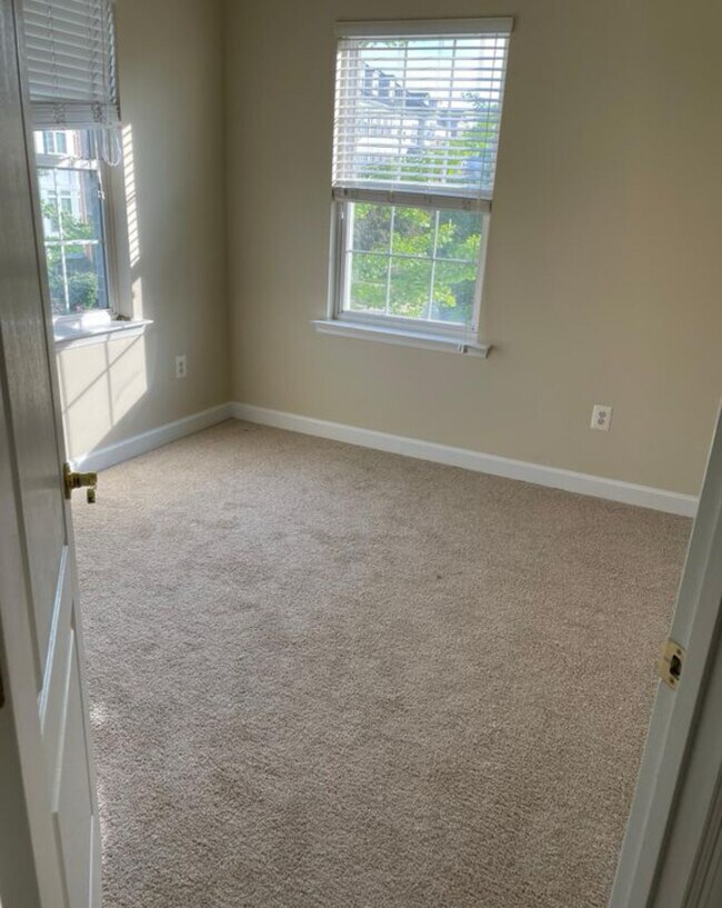 Building Photo - 5540 Lanier Ave