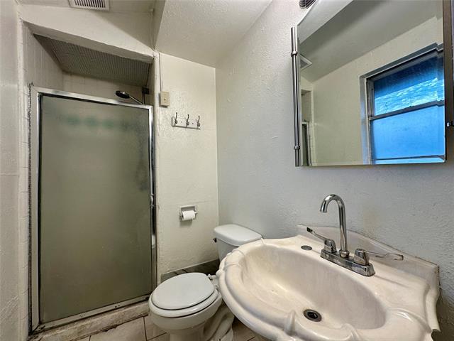 Building Photo - 2704 Buena Vista Dr