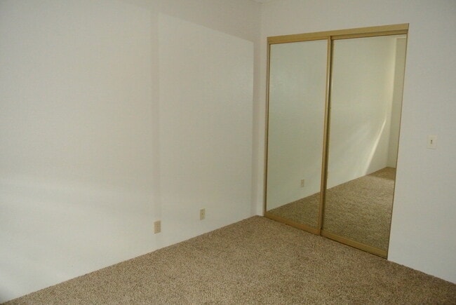 Building Photo - Palm Springs Villas - One Bedroom Condo