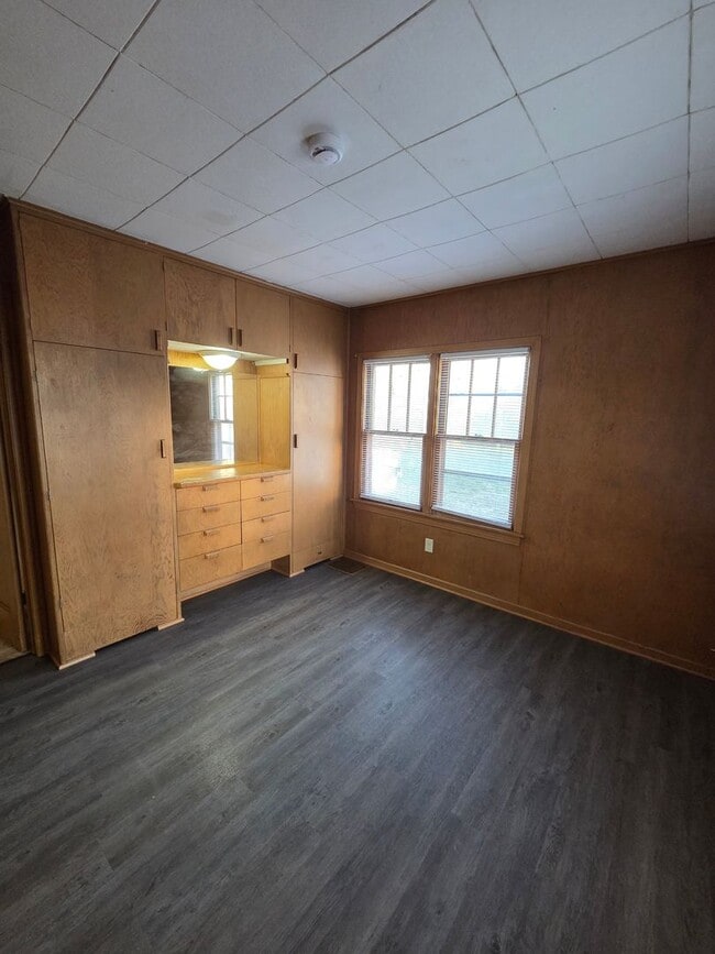 Building Photo - 720 W Dayton Ave