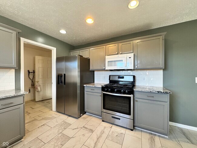 Building Photo - 3658 Pickwick Cir