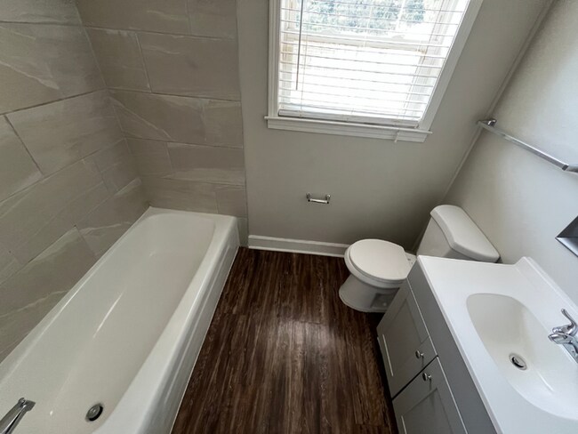 Building Photo - Spacious 4BR/2BA Memphis Home | 1,913 Sq Ft, Hardwood Floors, Brick Fireplace & Fenced Yard