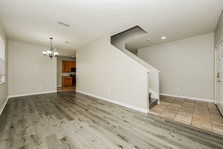 Building Photo - 11255 Creek Haven Dr