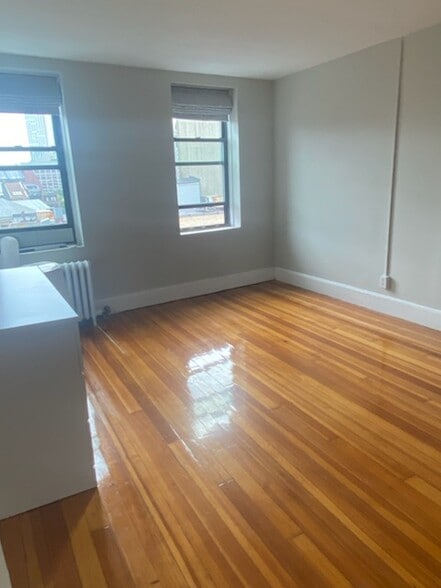 Building Photo - 220 Hanover St