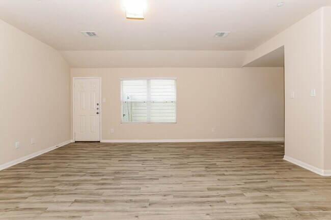 Building Photo - 2048 Oakwood Forest Dr