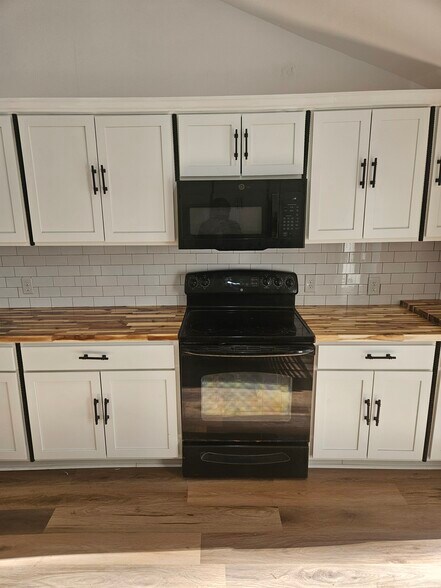 Building Photo - 166 Hampton Wills Dr