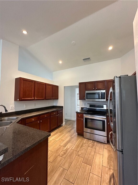 Building Photo - 1300 SW 22nd Ave