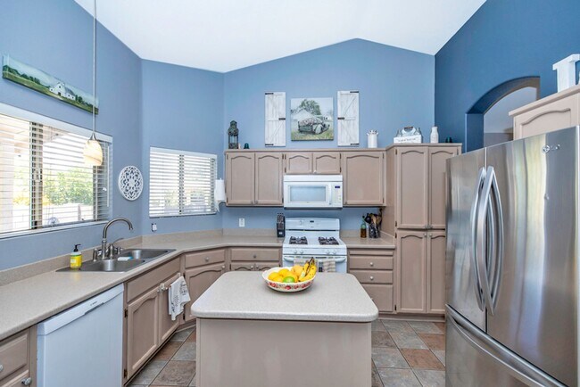 Building Photo - Pool home for rent August 1, 2025
