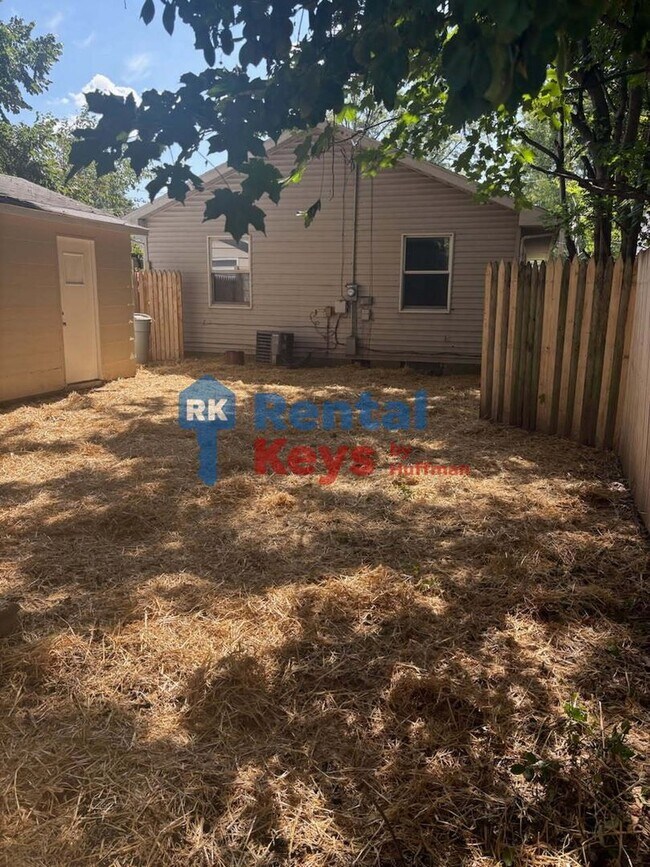 Building Photo - 2122 Ravenswood Dr