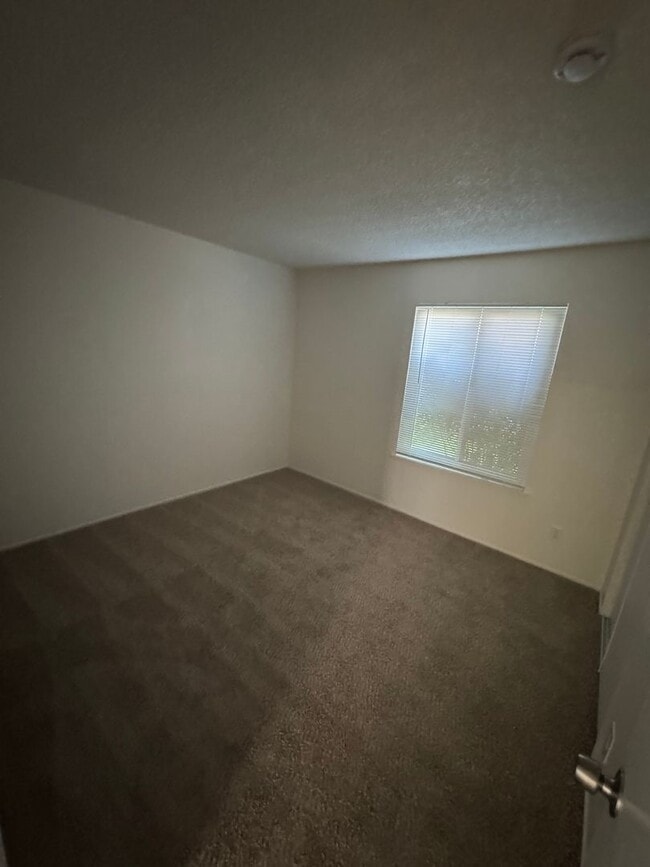 Building Photo - NICE SINGLE STORY HOME IN THE ROSEMONT AREA!