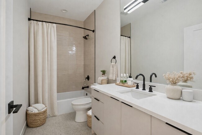 Building Photo - 4536 S Prairie Ave