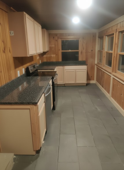 Building Photo - 37 Whitehall Rd