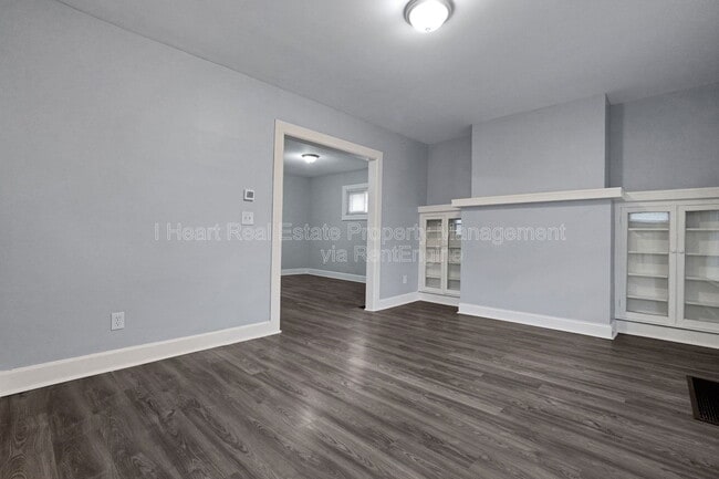 Building Photo - 914 Ellsworth Ave