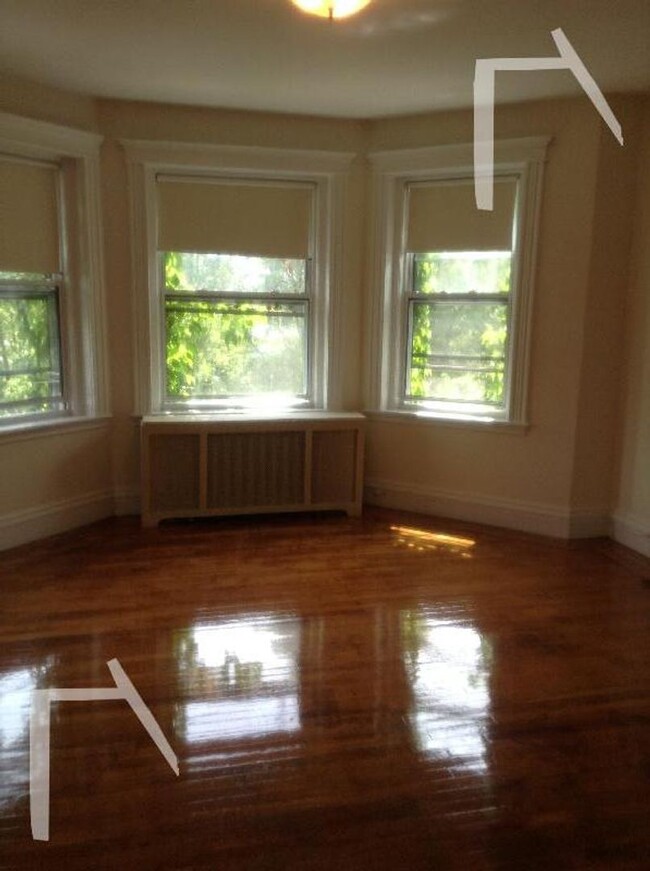 Primary Photo - Huge 1-bed + Office // One-block to BU Bridge