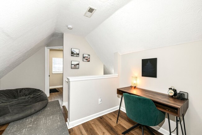 Building Photo - 3BD 2BA Grant’s Fresh Modern Charm in Nobl...