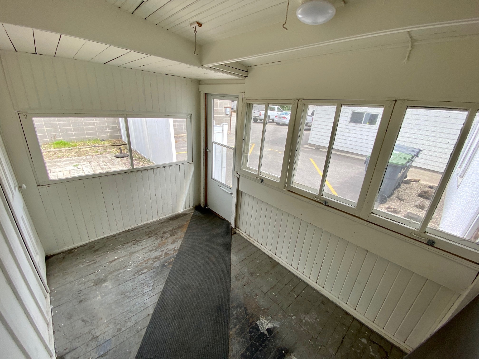 Building Photo - 714 Cass St