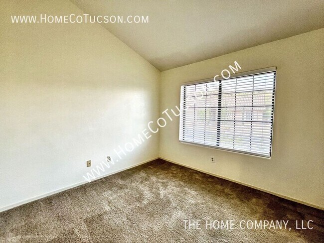 Building Photo - 1551 E Sonoran Desert Dr