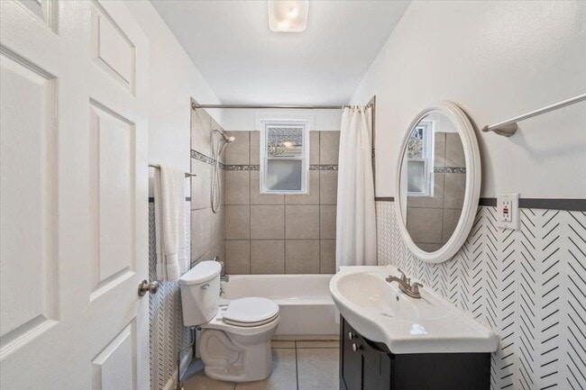 Building Photo - 2046 Courtland Pl