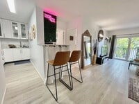 Building Photo - 3000 Riomar St