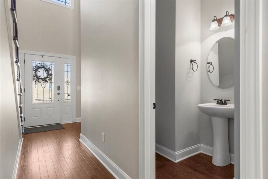 Building Photo - 411 W Sundance Dr