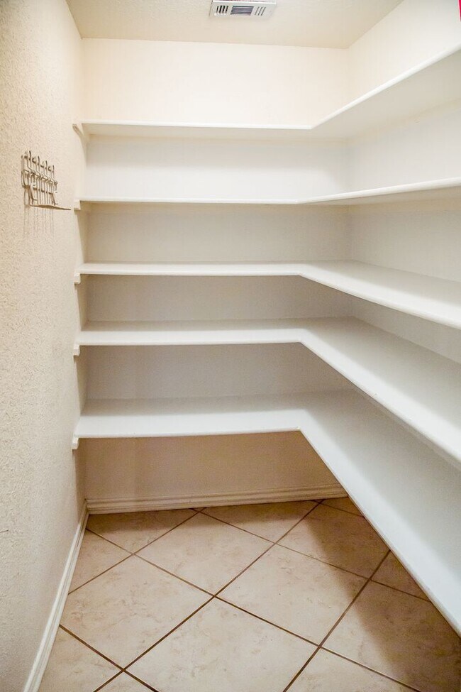Building Photo - For Lease – $2,100/month | $2,250 Security...