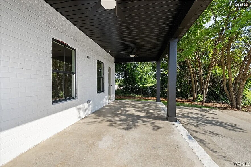 Building Photo - 934 21st Ave E