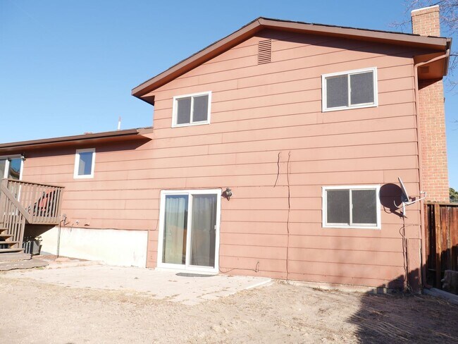 Building Photo - 4 Bed 3 Bath Home in District 20!