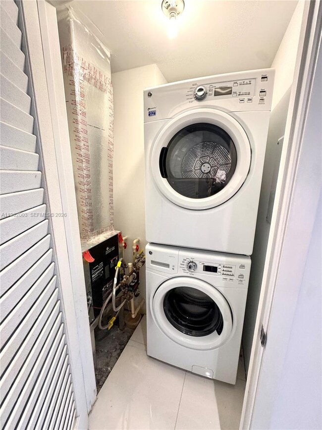 Building Photo - 1010 Brickell Ave