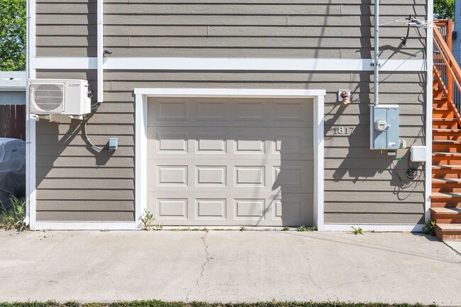 Building Photo - Modern One-Bedroom Above-Garage Apartment in Central Missoula
