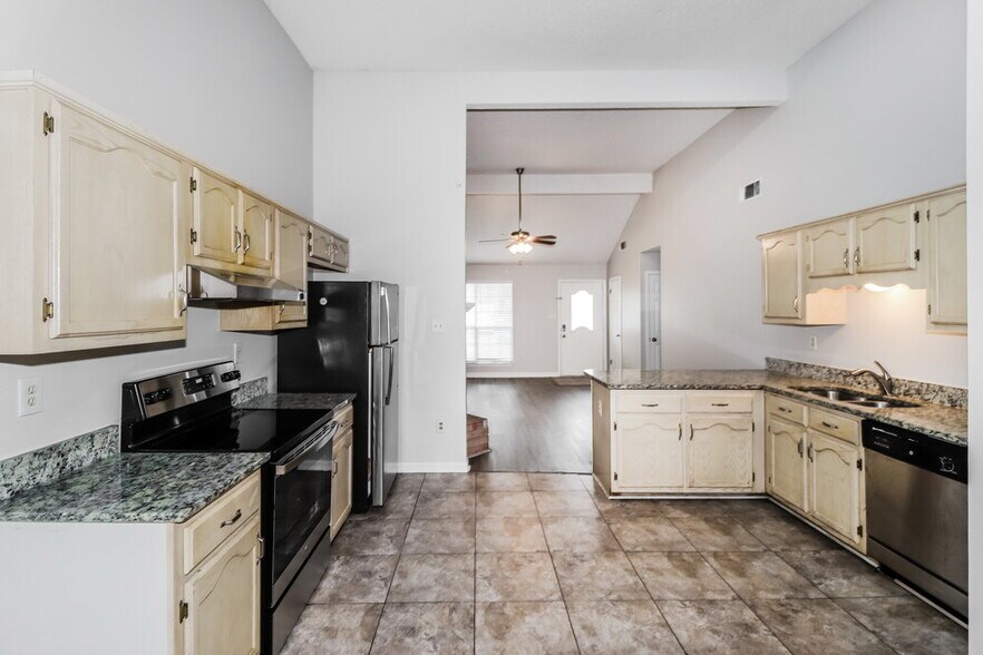 Building Photo - 7054 Brady Hill Dr