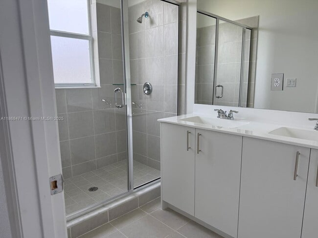 Building Photo - 2659 SE 24th St